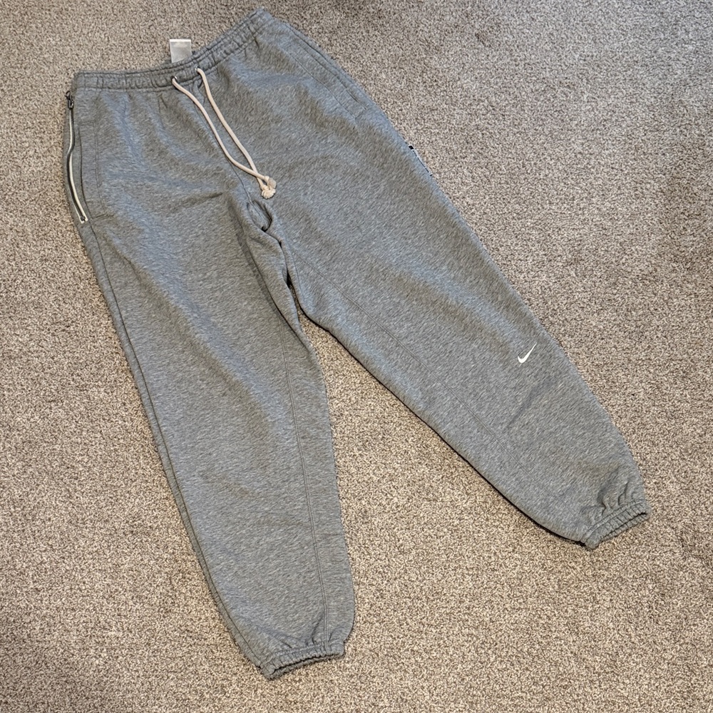 Nike Gray Men’s Small Standard Issue Sweatpants